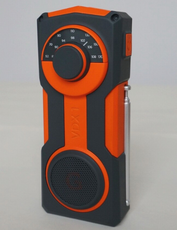 Hand crank AM/FM/NOAA weather band radio with torch